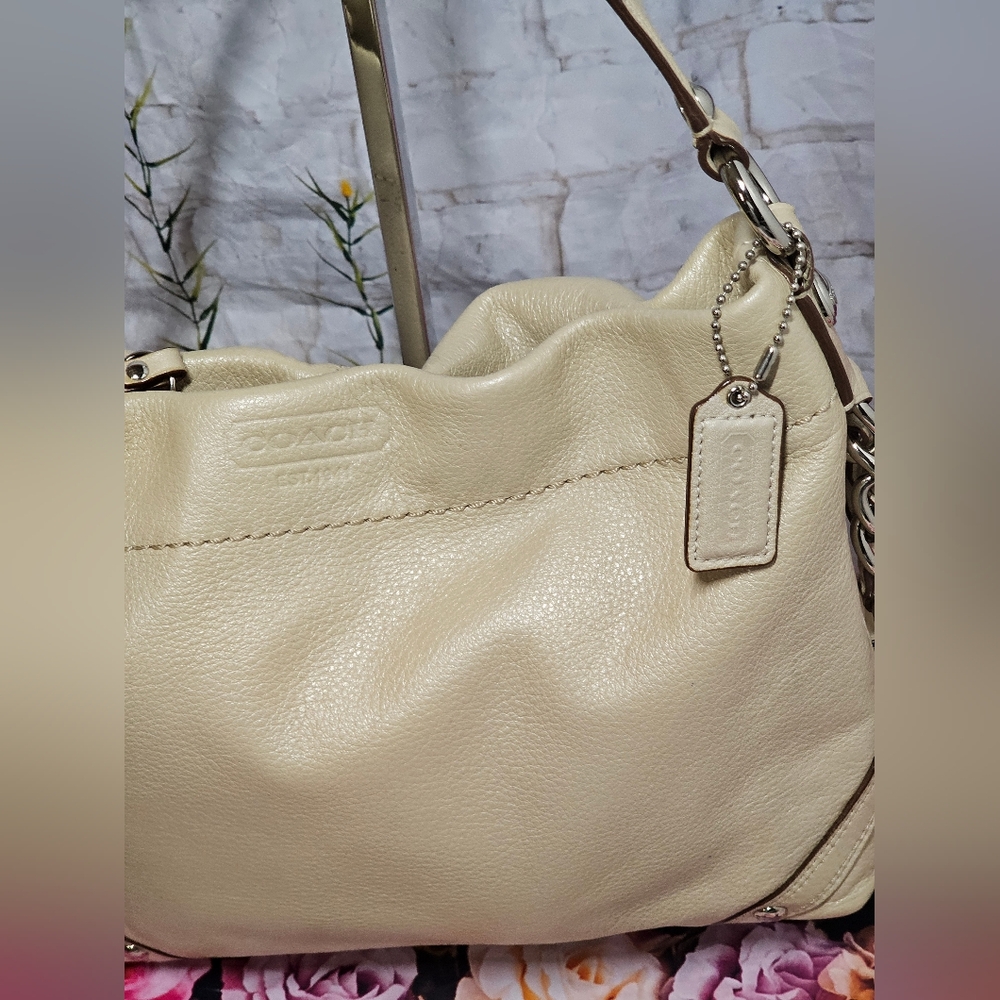 LIKE NEW COACH LEATHER SHOULDER BAG - Picture 11 of 11
